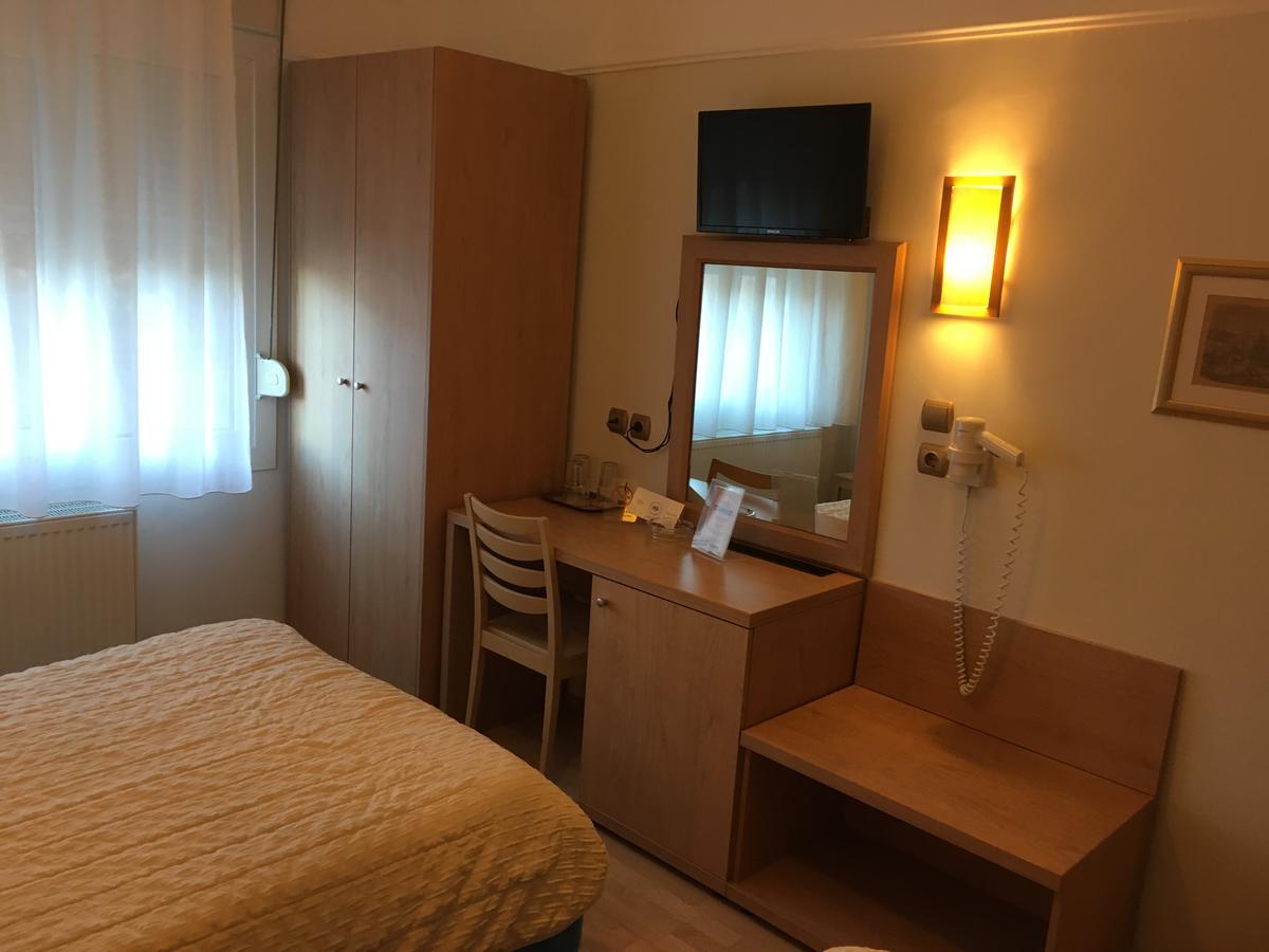 Hotel Orestion - Bike And Motorcycle Friendly Hotel كاستوريا المظهر الخارجي الصورة