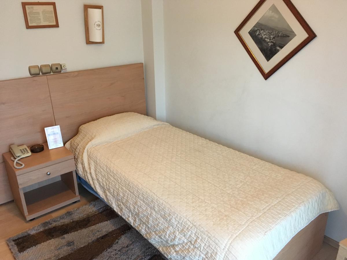 Hotel Orestion - Bike And Motorcycle Friendly Hotel كاستوريا المظهر الخارجي الصورة