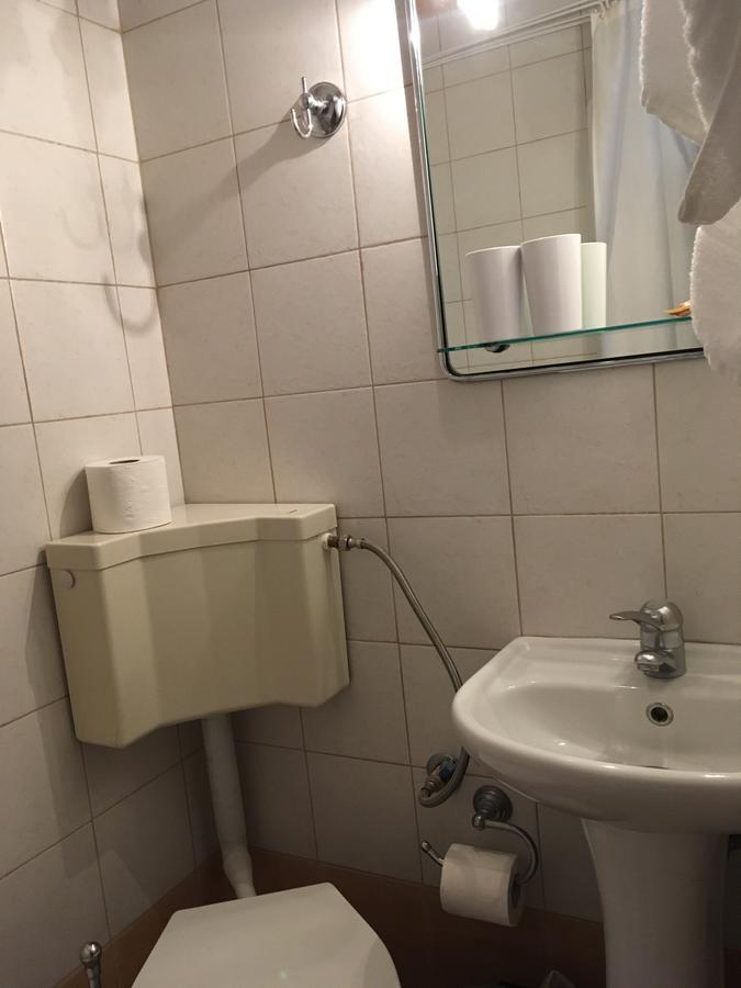 Hotel Orestion - Bike And Motorcycle Friendly Hotel كاستوريا المظهر الخارجي الصورة